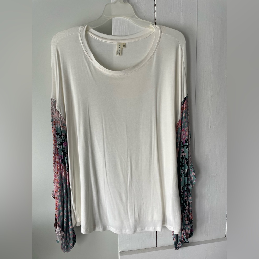 Balloon sleeve top with ruffle detail